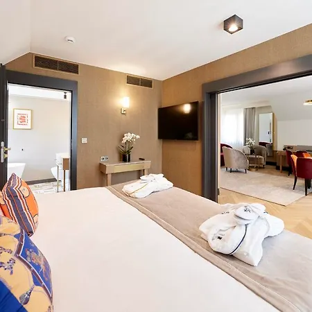 Bel Mon & Hotel